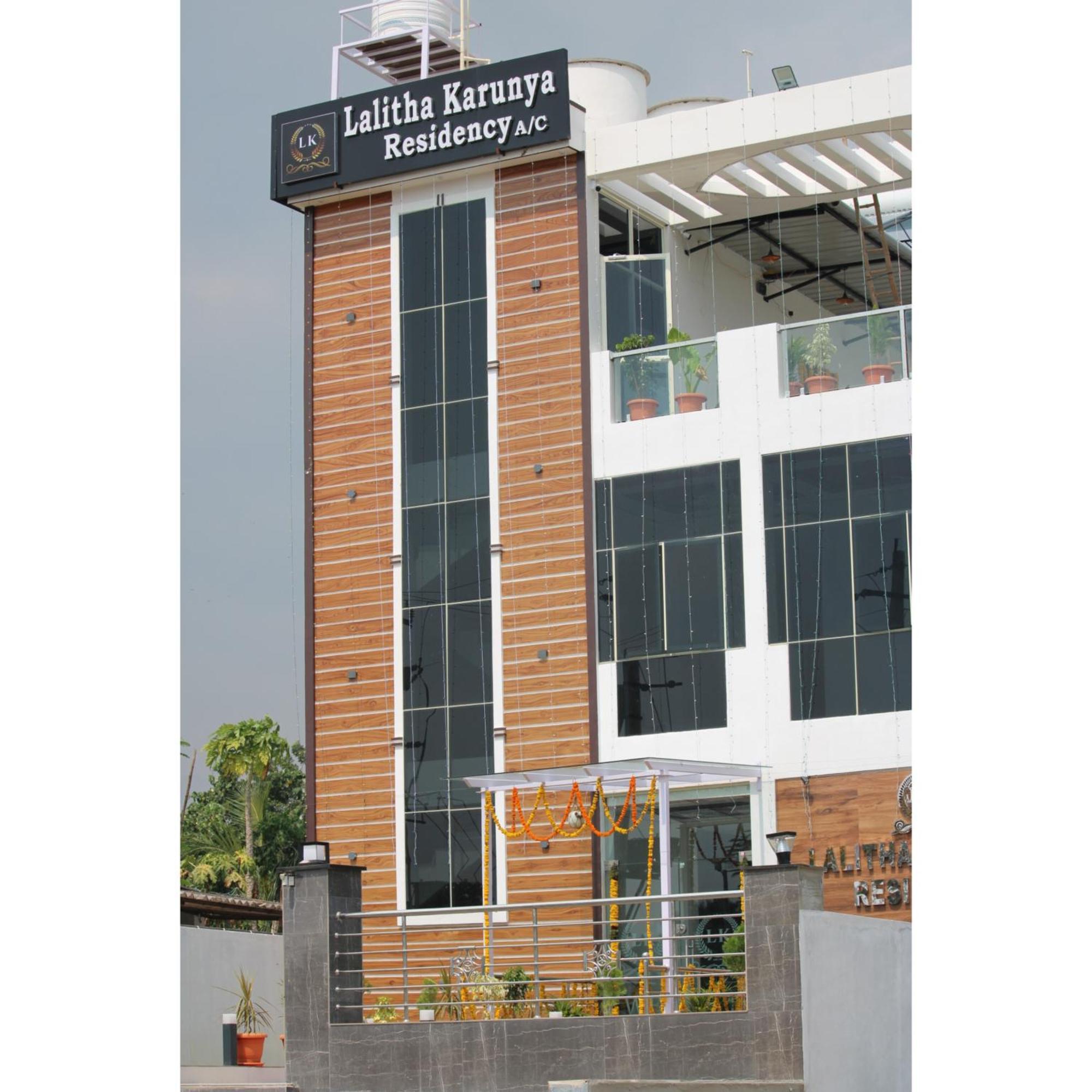 Lalitha Karunya Residency A/C Hotell Bāpatla Exteriör bild