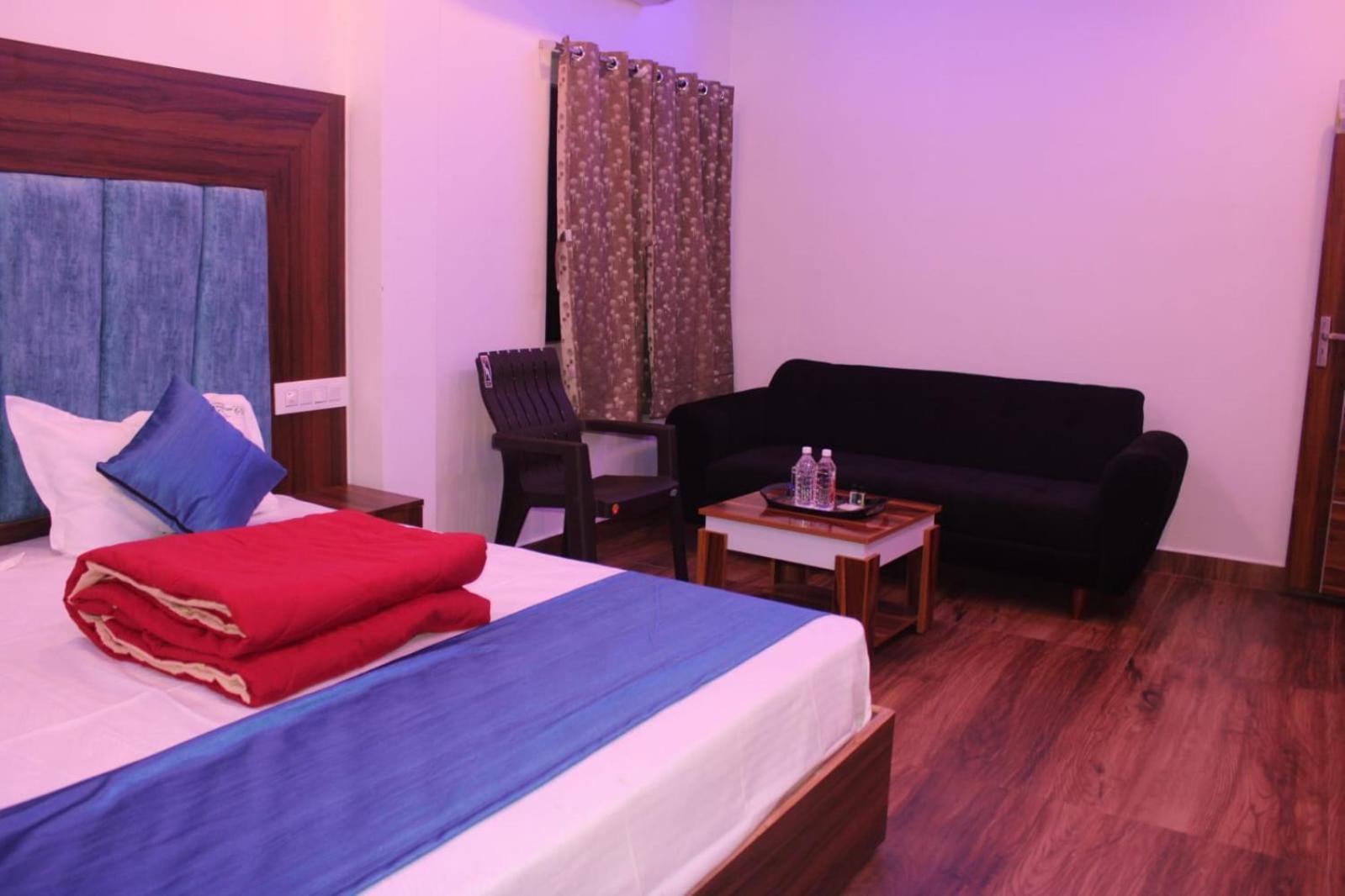 Lalitha Karunya Residency A/C Hotell Bāpatla Exteriör bild