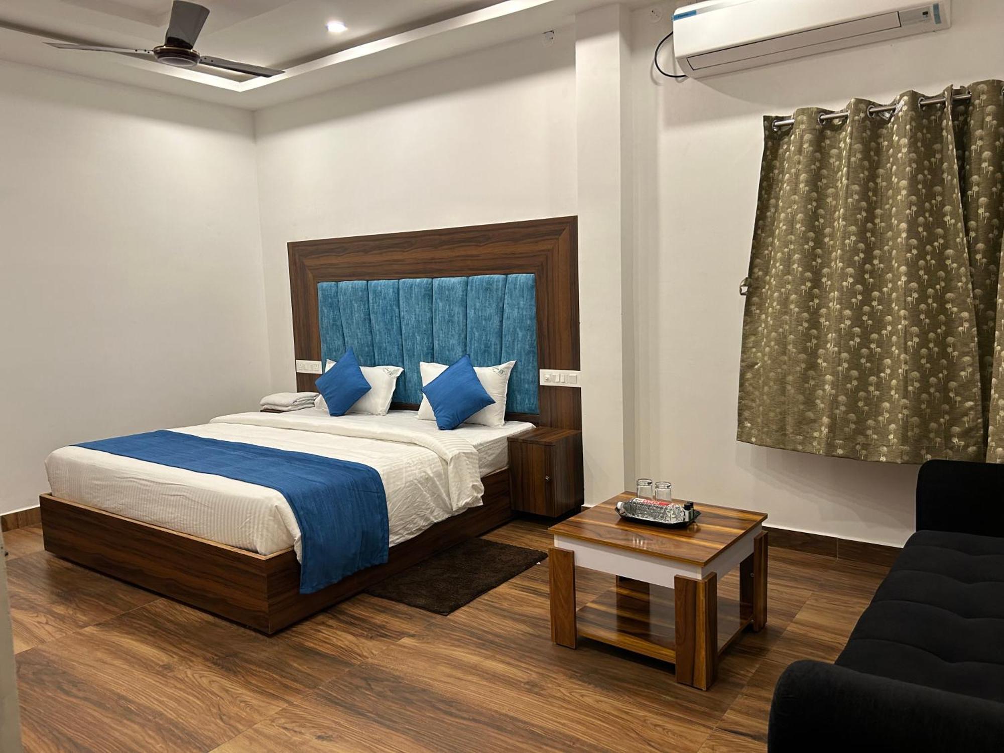 Lalitha Karunya Residency A/C Hotell Bāpatla Exteriör bild